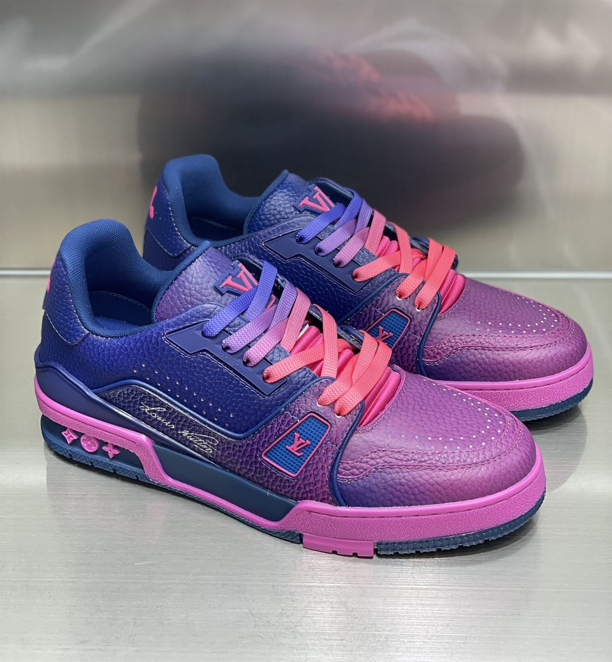 LOUIS VUITTON TRAINER SNEAKERS IN PINK – LVS003