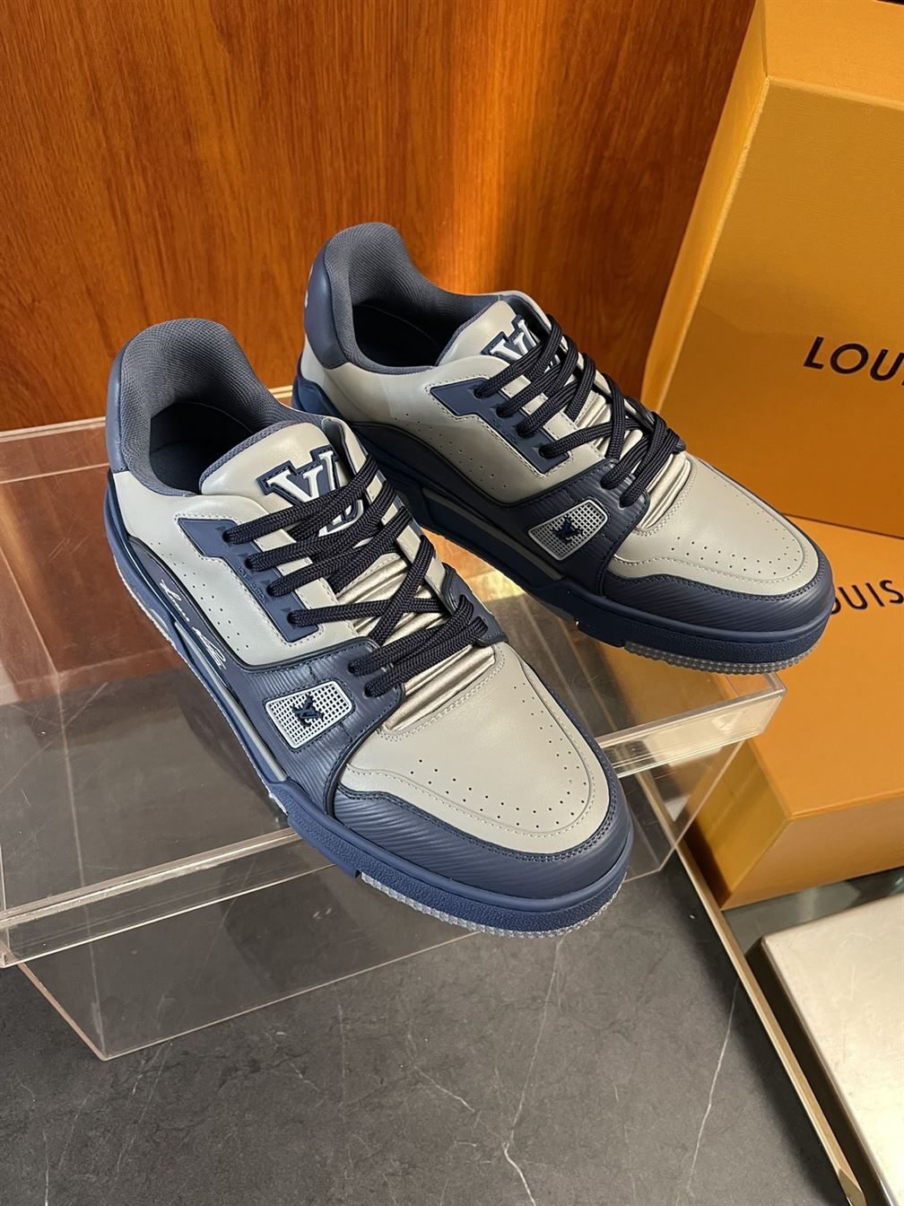 LOUIS VUITTON LV TRAINER SNEAKER – LVS062