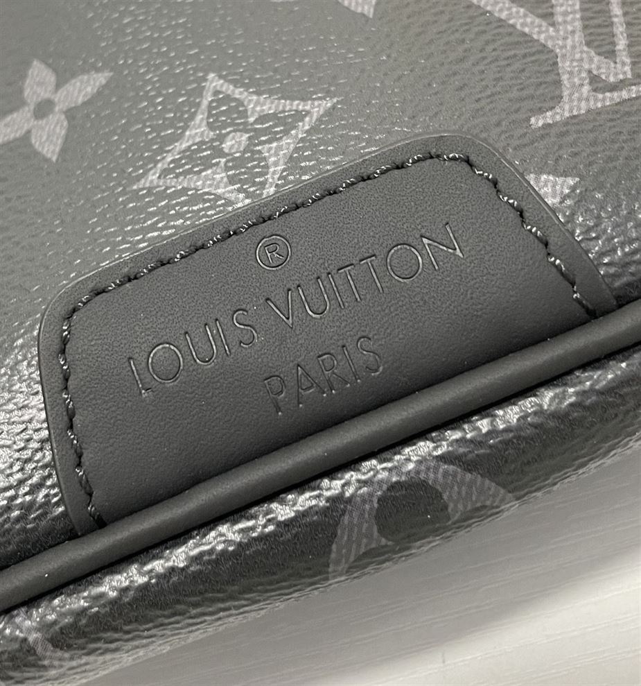 LOUIS VUITTON DISCOVERY BUMBAG – LVB017