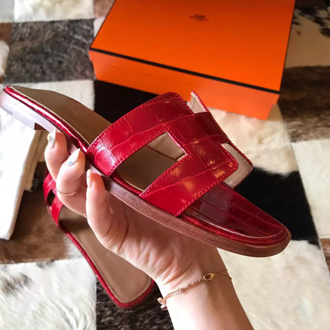 HERMES ORAN SLIDE SANDALS IN RED SHINY NILOTICUS CROCODILE SKIN – HMSD055