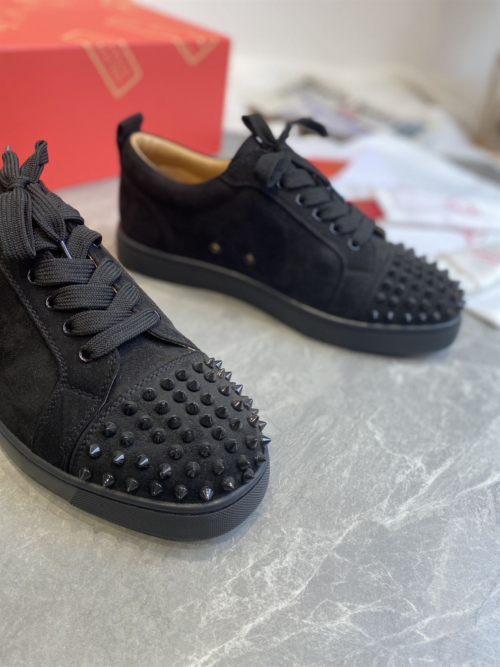 CHRISTIAN LOUBOUTIN LOW TOP SNEAKER – CLS001