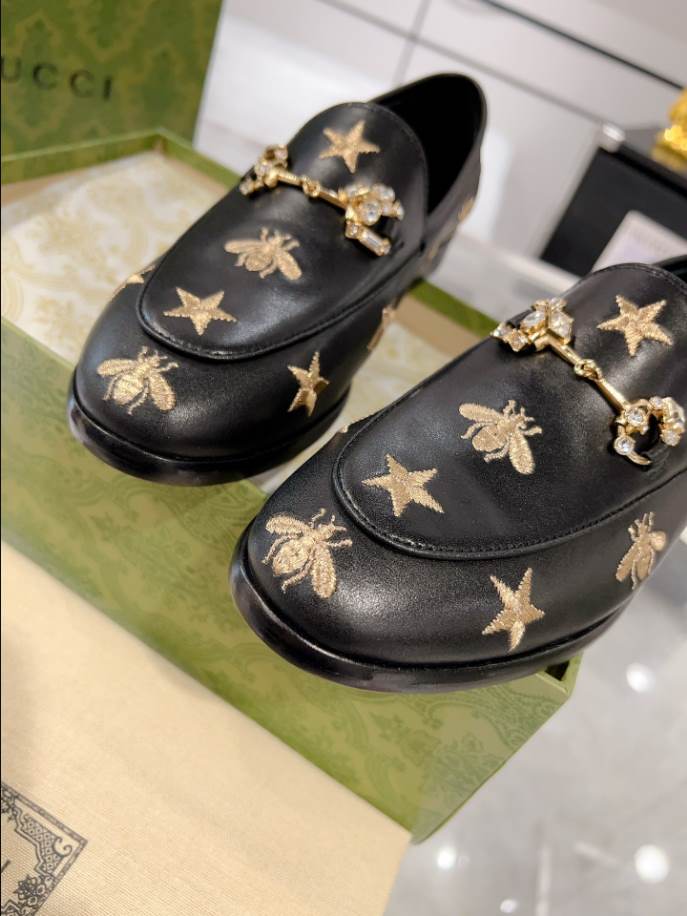 Gucci Jordaan Black Bee & Star Embroidered Leather Loafer – GL077