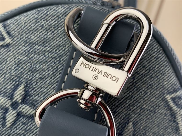 LOUIS VUITTON KEEPALL BANDOULIERE 50 – LVB052