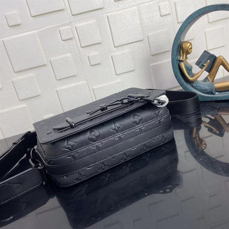 LOUIS VUITTON STEAMER MESSENGER  TAURILLON MONOGRAM – LVB059