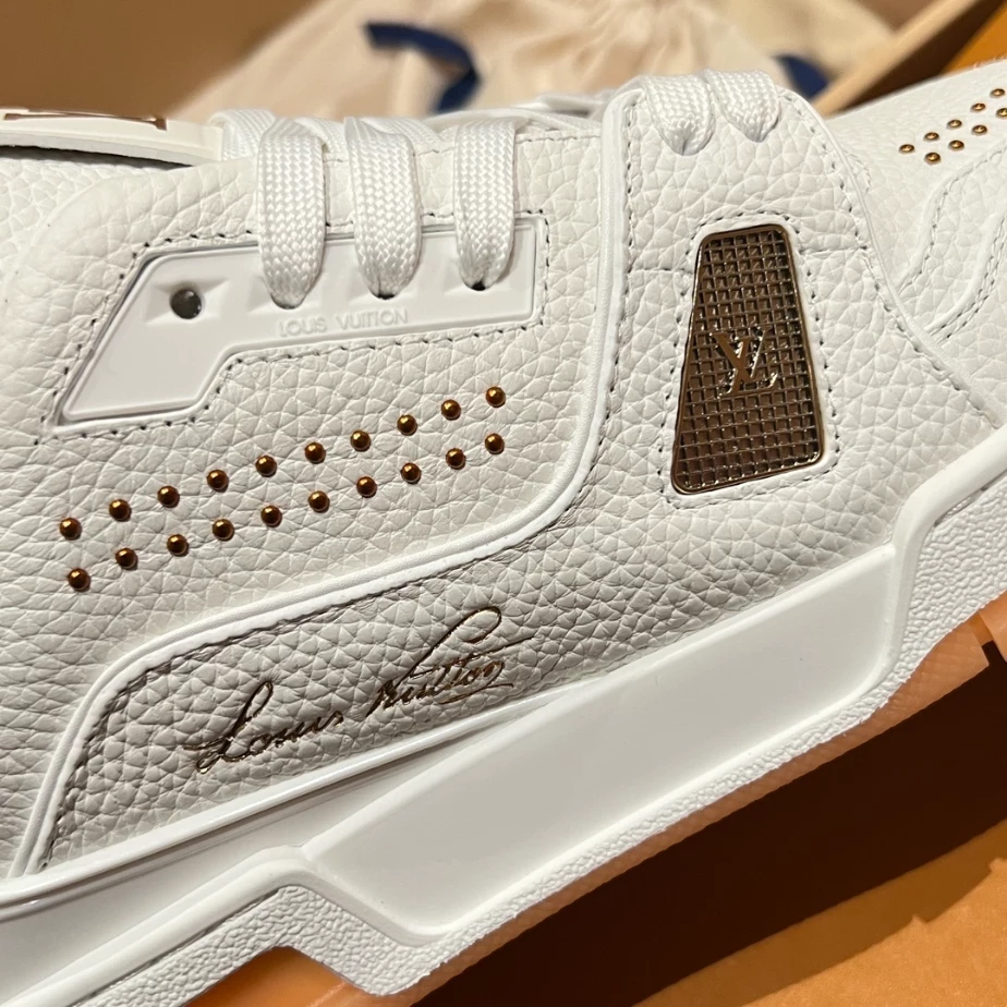 LOUIS VUITTON TRAINER SNEAKER – LVS250