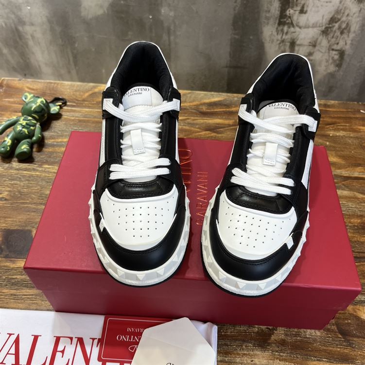 VALENTINO FREEDOTS LOW-TOP SNEAKER IN CALFSKIN – VN004