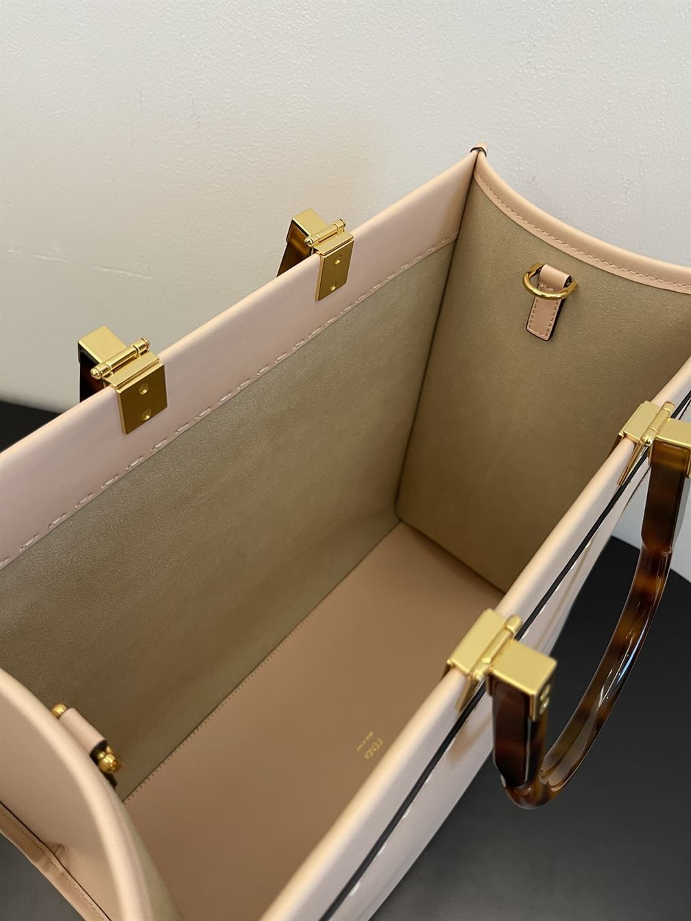 FENDI SUNSHINE MEDIUM PALE PINK LEATHER SHOPPER – F022