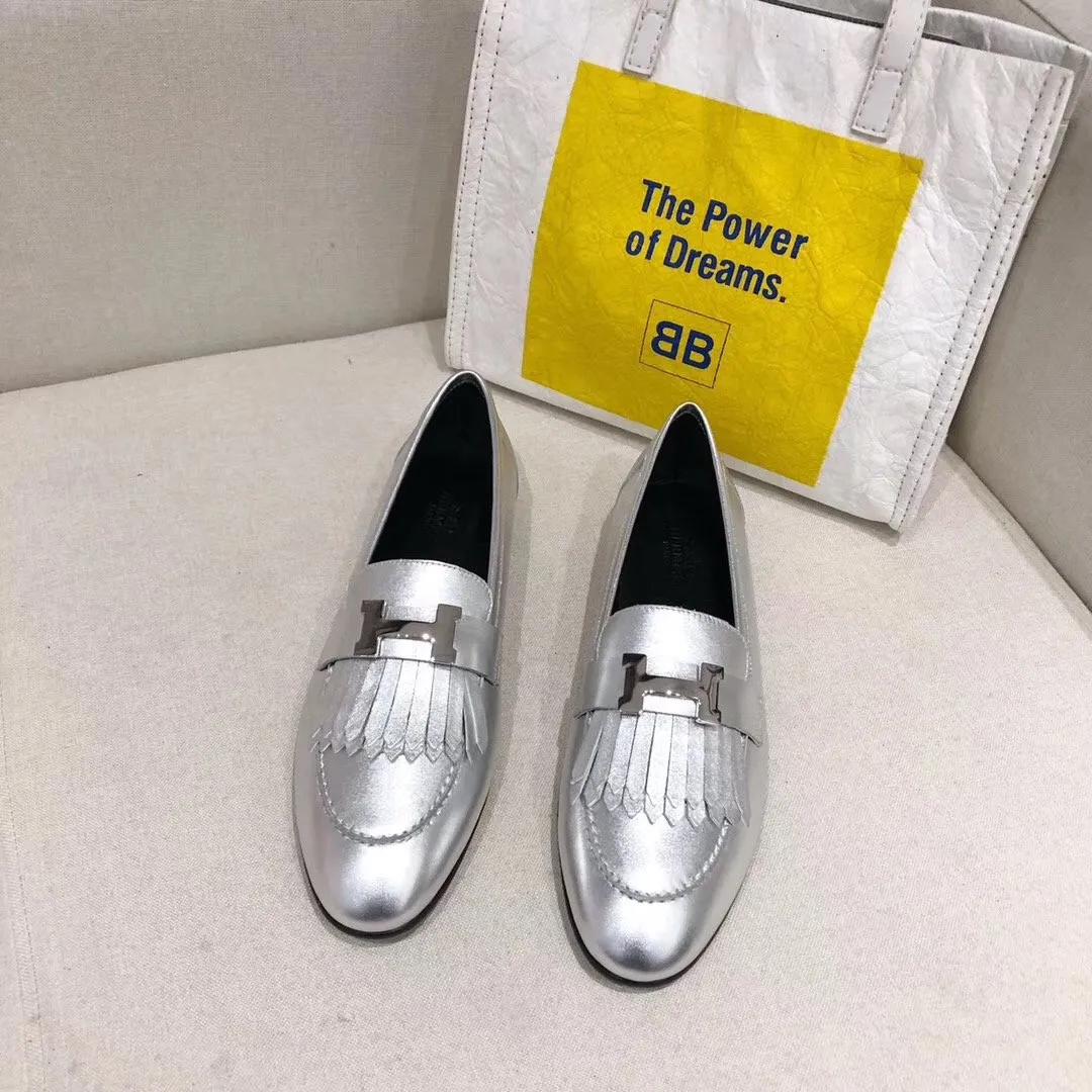 Hermes Women’s Royal Loafers In Silver Metallic Lambskin – HM087