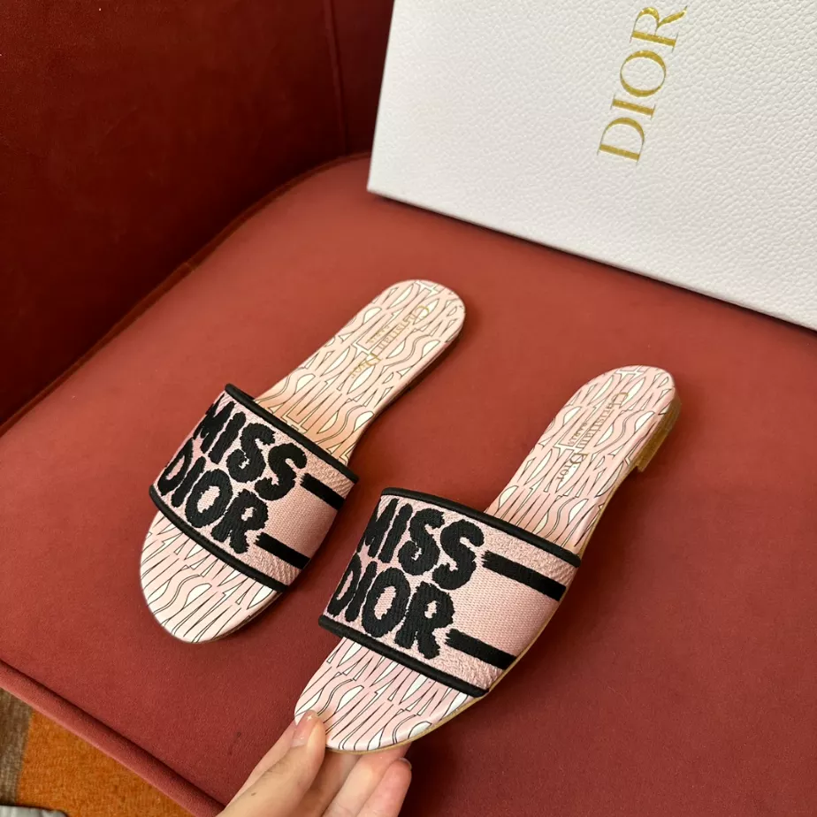DIOR DWAY SLIDE – DS024