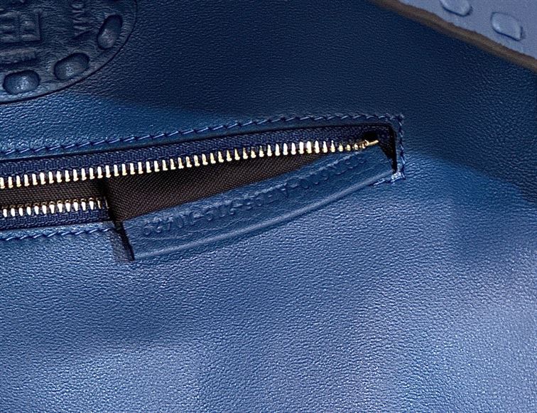 FENDI BAGUETTE BLUE SELLERIA BAG WITH OVERSIZE TOPSTITCHING – F029