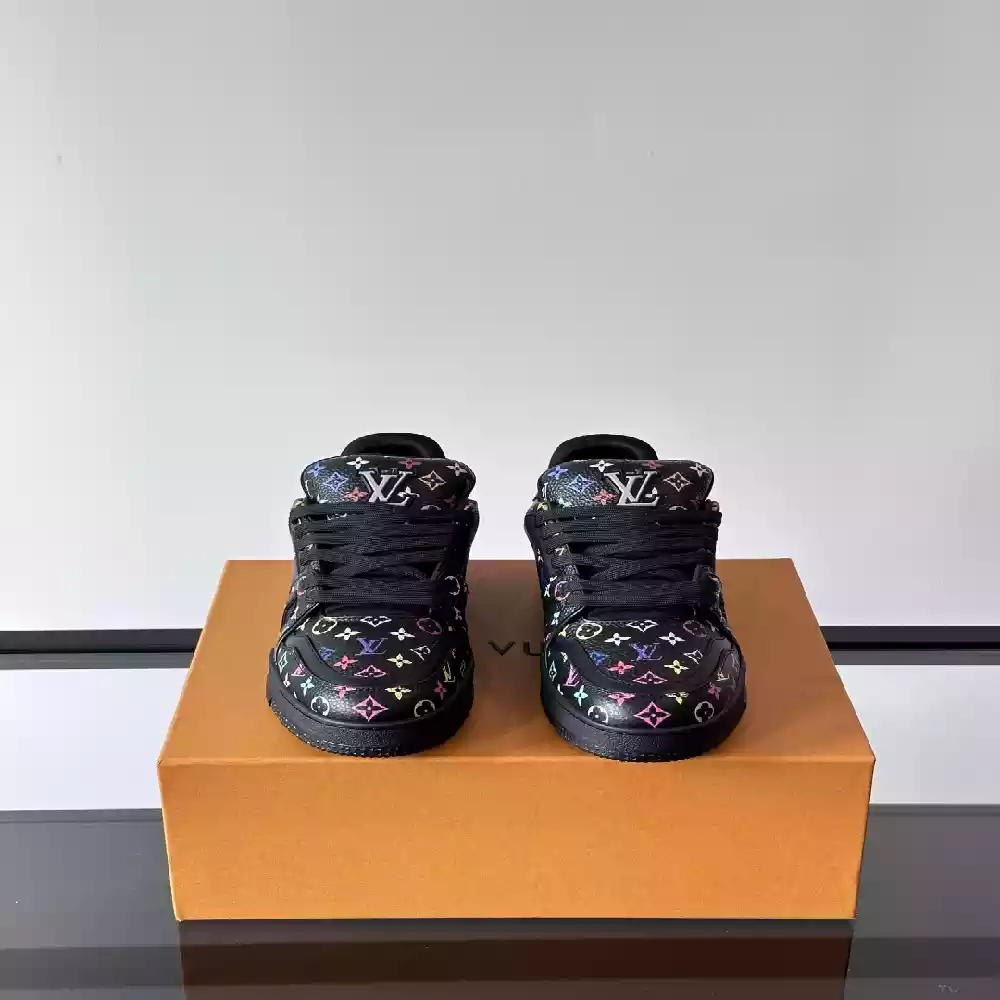 LV x TM LV TRAINER SNEAKER IN BLACK – LVS220