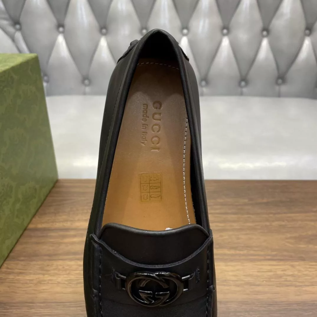 MEN’S INTERLOCKING G DRIVER BLACK LEATHER – GL106