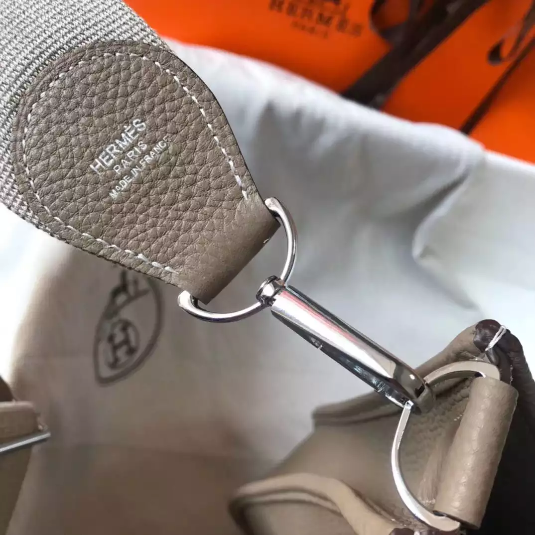 Hermes Evelyne III 29 PM Bag In Tourterelle Clemence Leather – HW065