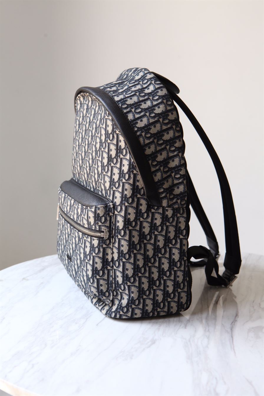 DIOR RIDER BACKPACK BEIGE AND BLACK DIOR OBLIQUE JACQUARD – DIO028