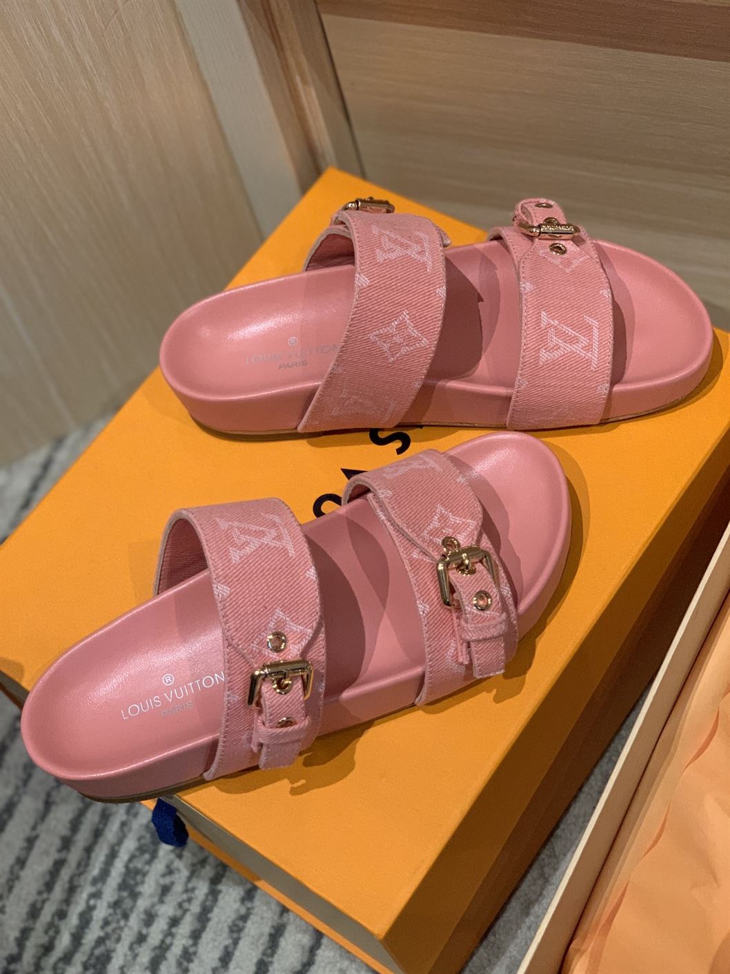 LOUIS VUITTON BOM DIA FLAT MULE – LVSD047