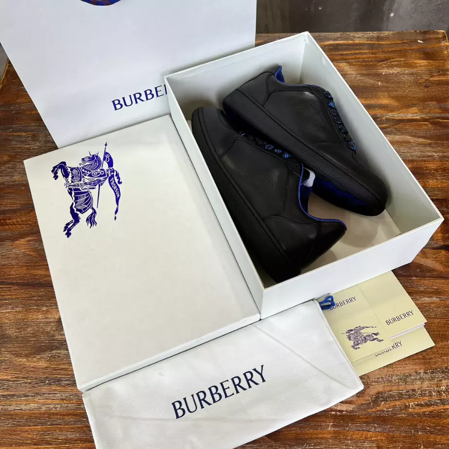 BURBERRY LEATHER STOCK SNEAKERS – BBR087