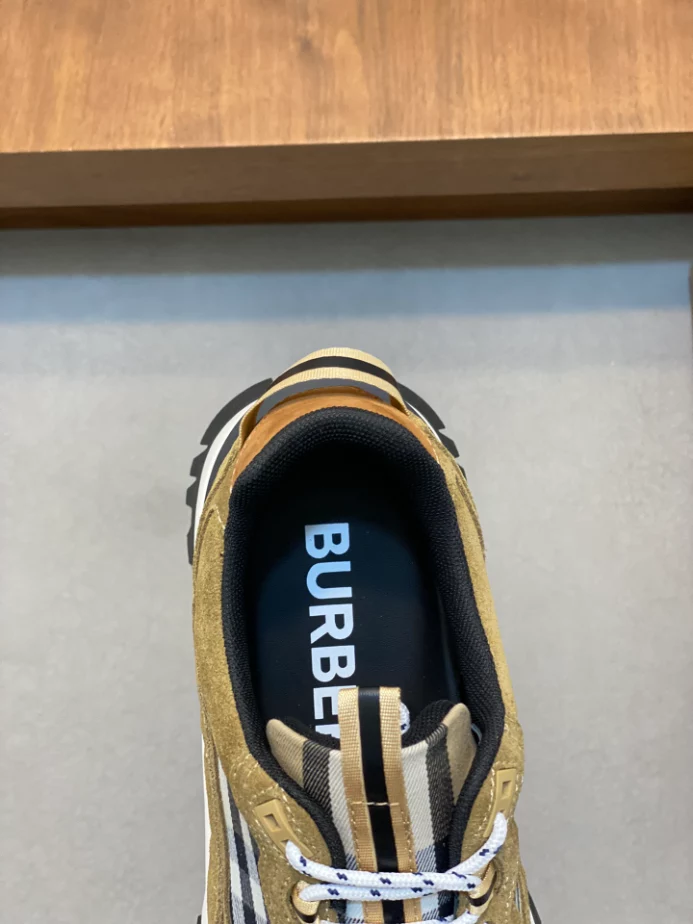 BURBERRY SNEAKERS – BBR067