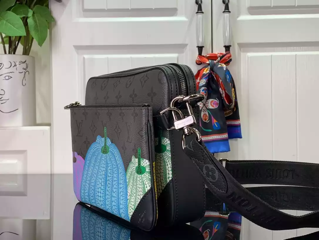 X YAYOI KUSAMA TRIO MESSENGER MONOGRAM PUMPKIN PRINT M46435 – LW269