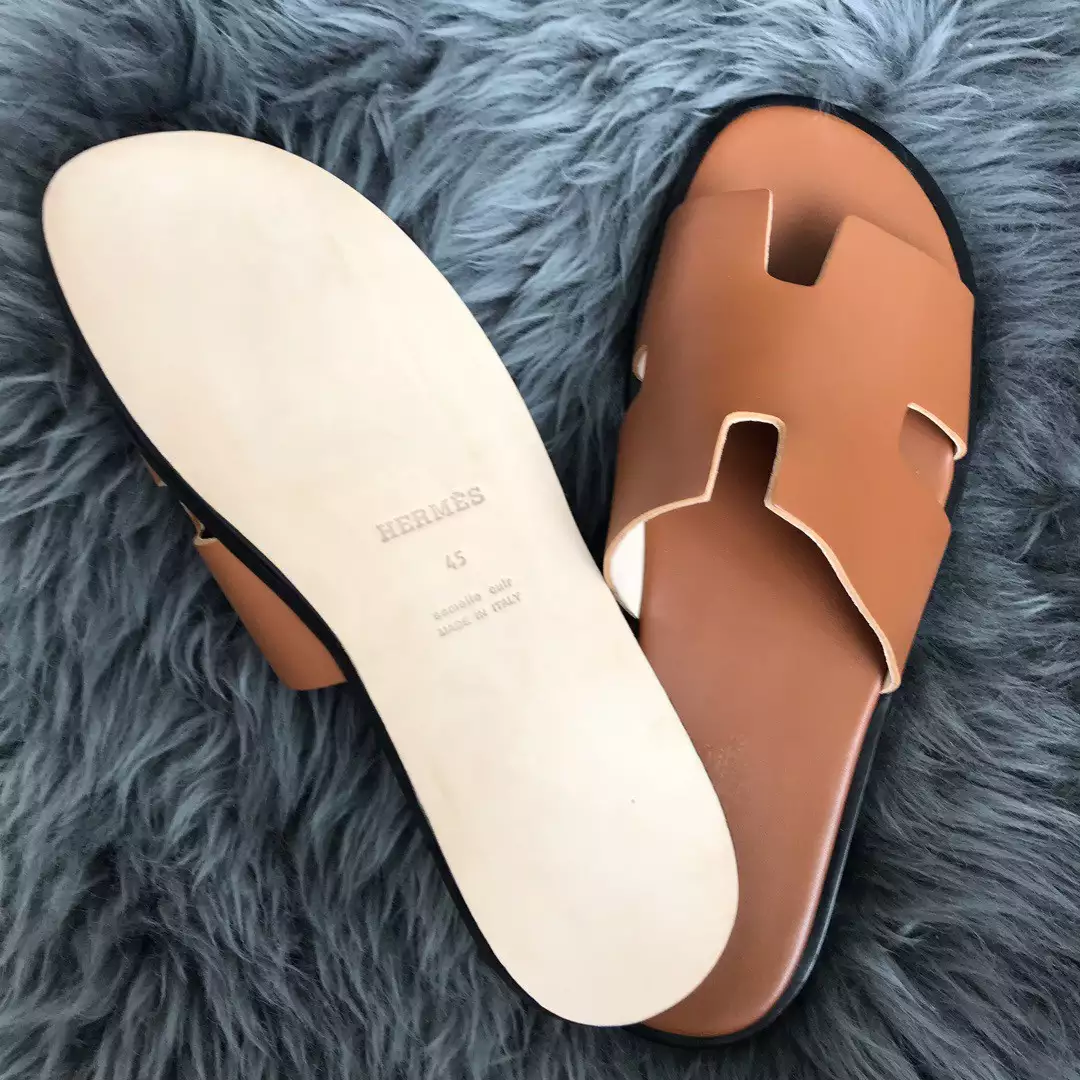 HERMES MEN’S IZMIR SANDALS IN GOLD SWIFT CALFSKIN – HMSD019