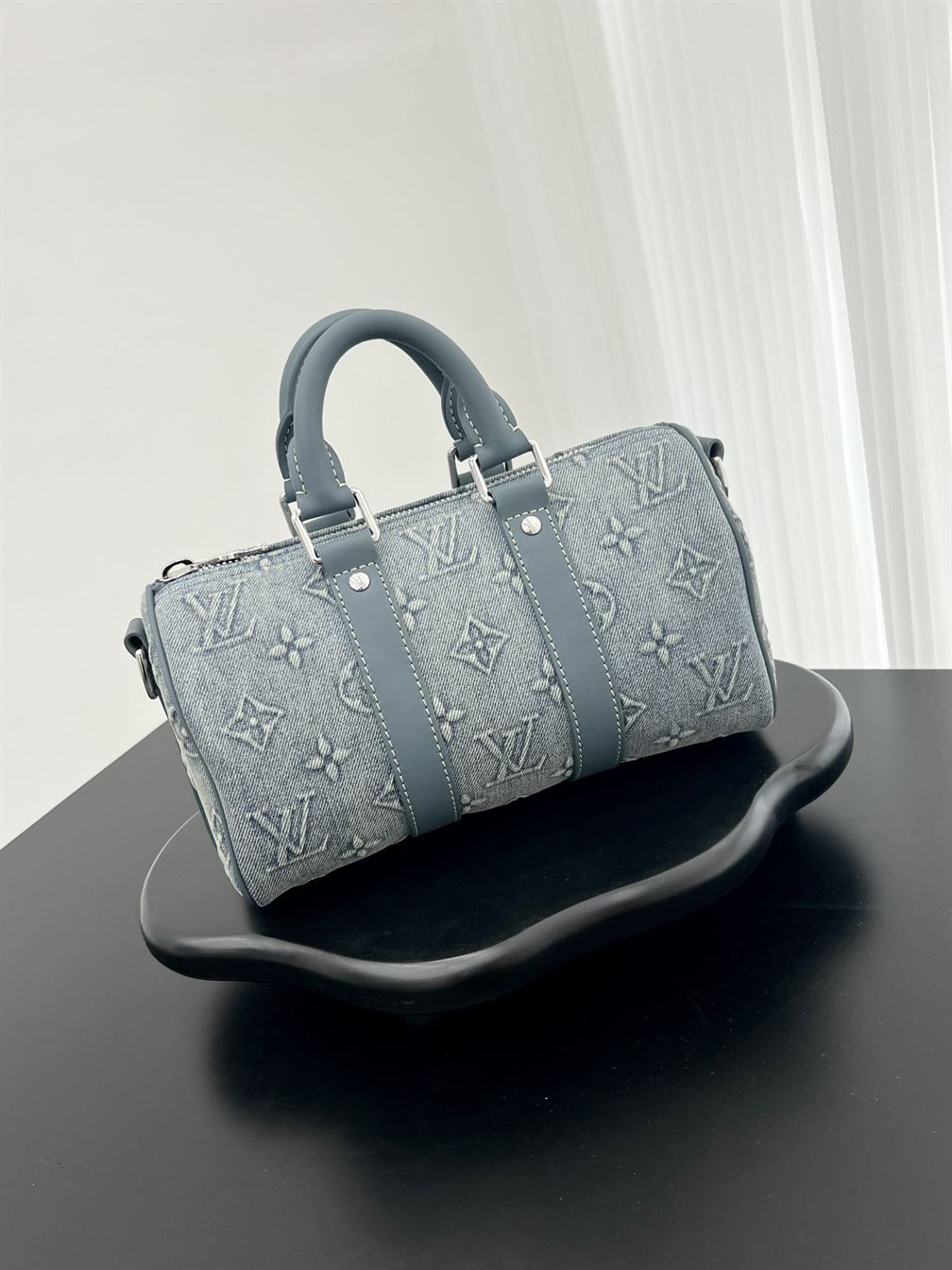 LOUIS VUITTON KEEPALL BANDOULIERE 25 – LVB051