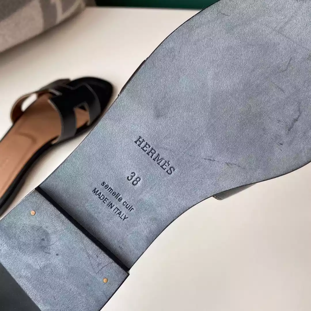 HERMES ORAN SLIDE SANDALS IN BLACK SWIFT CALFSKIN – HMSD117