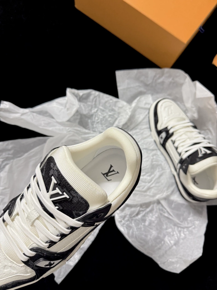 LOUIS VUITTON TRAINER SNEAKER – LVS251