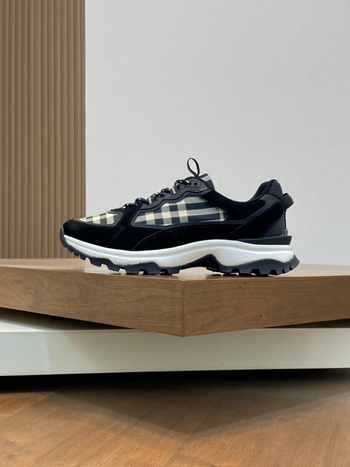 BURBERRY SNEAKERS – BBR066