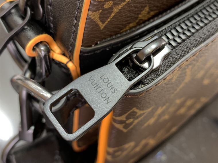 LOUIS VUITTON TRIO MESSENGER BAG – LVB055
