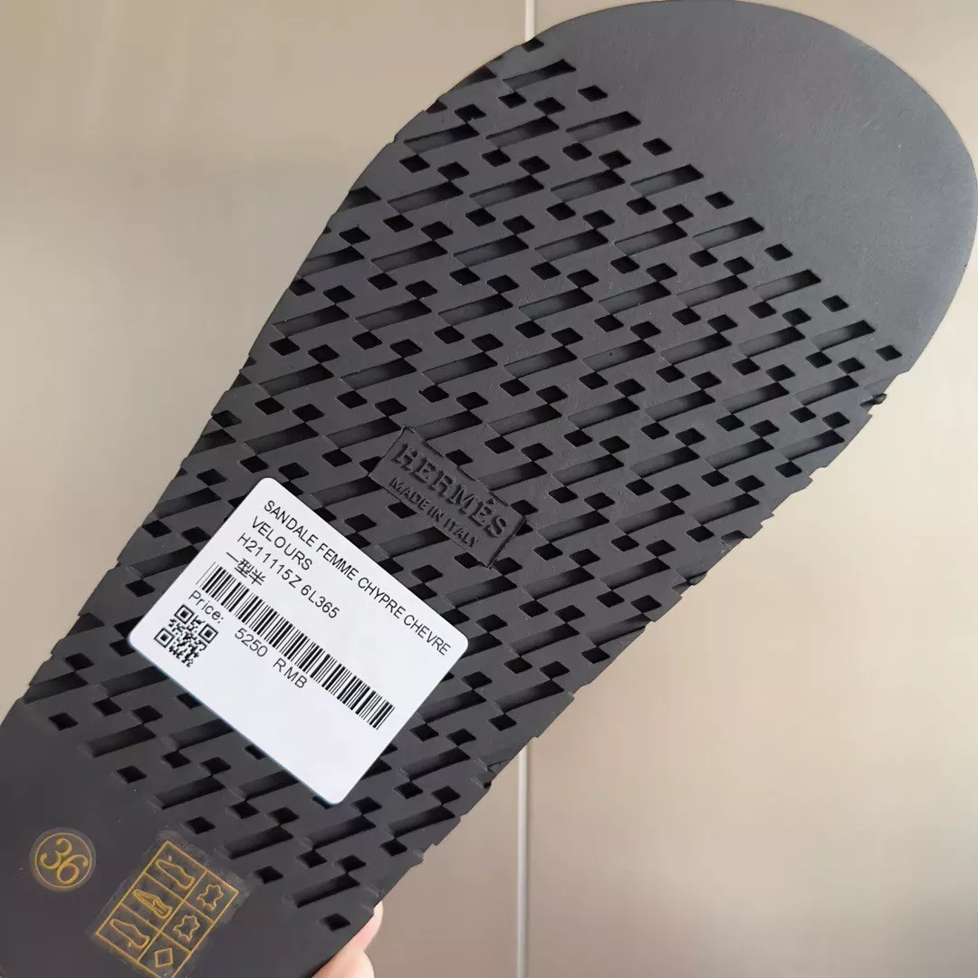 HERMES MEN’S CHYPRE SANDALS IN WHITE CALFSKIN – HMSD008