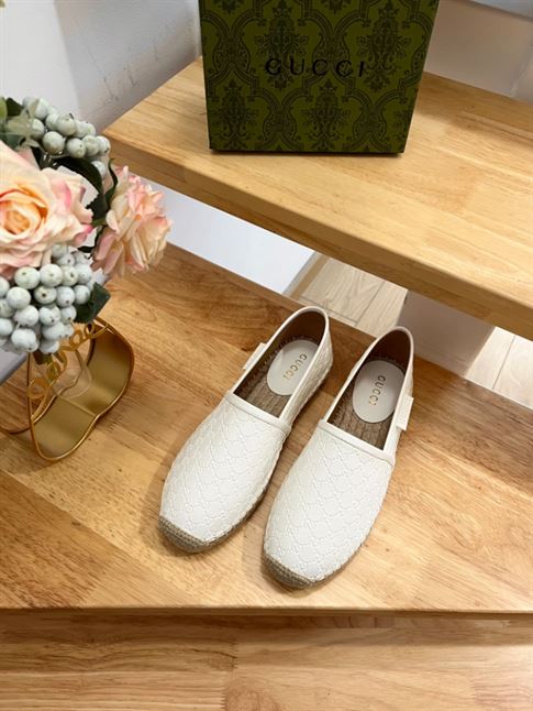 GUCCI PILAR LOGO-EMBOSSED LEATHER ESPADRILLES IN WHITE – GL030