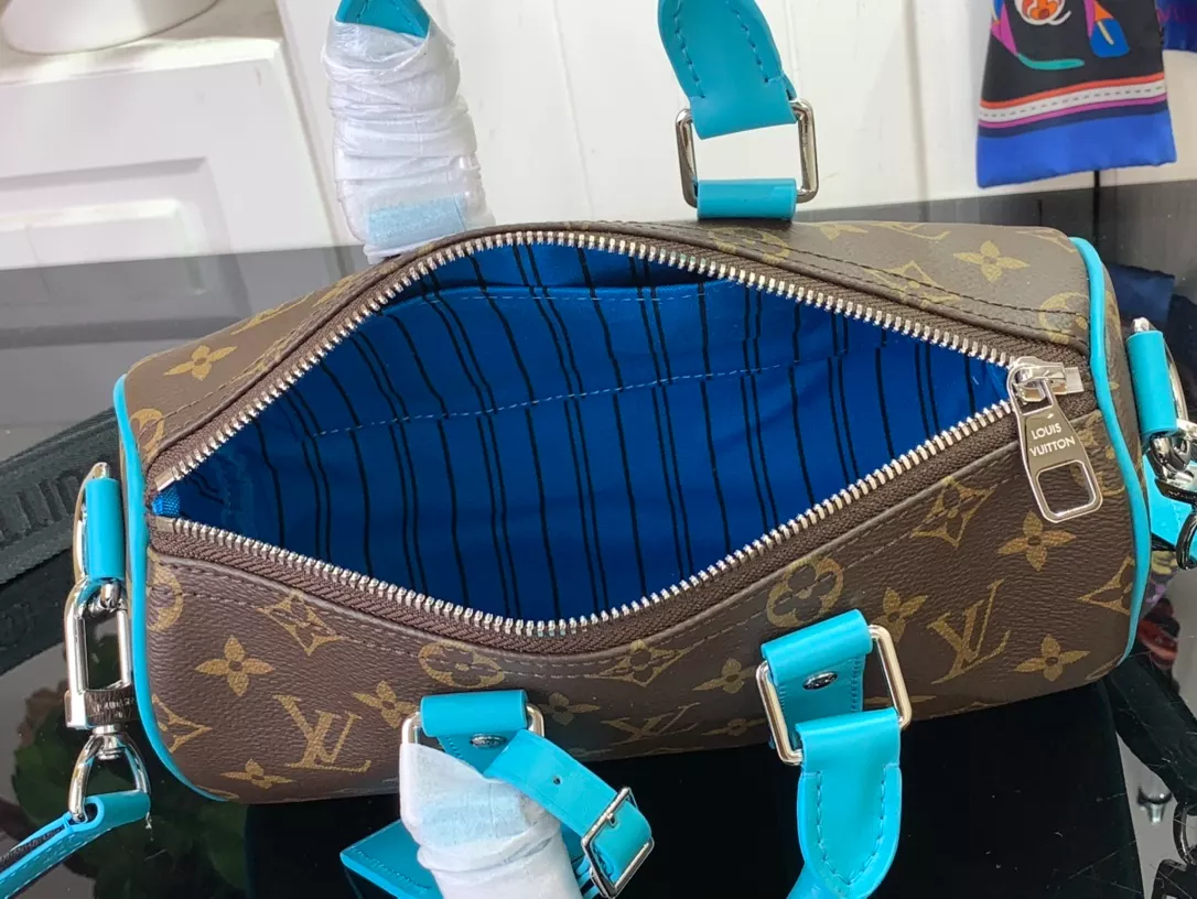 Louis Vuitton Keepall Bandoulière 25 – LW197