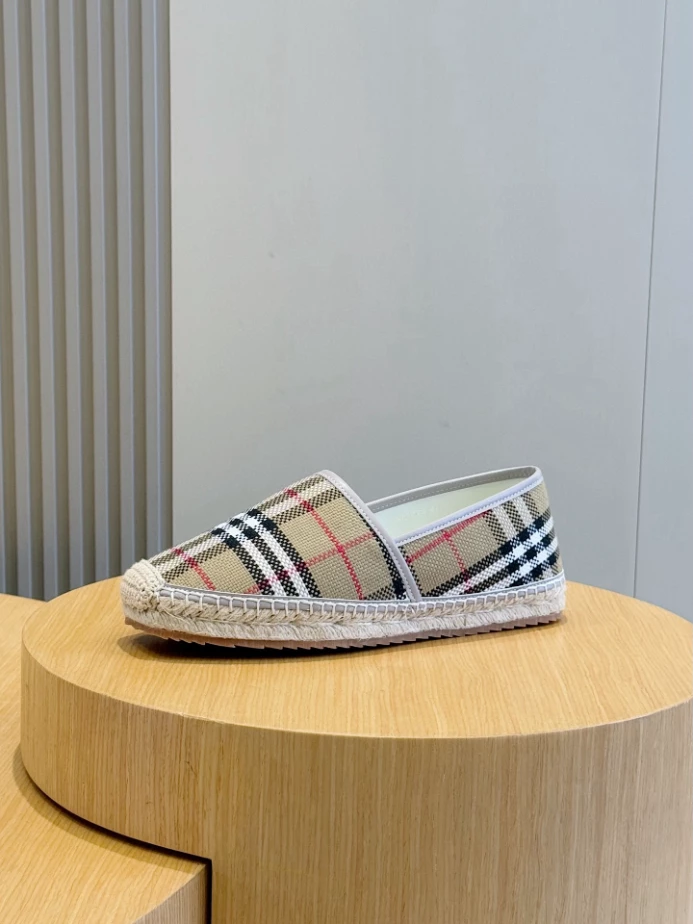 BURBERRY CANVAS STRAW BUCKET – BBR045