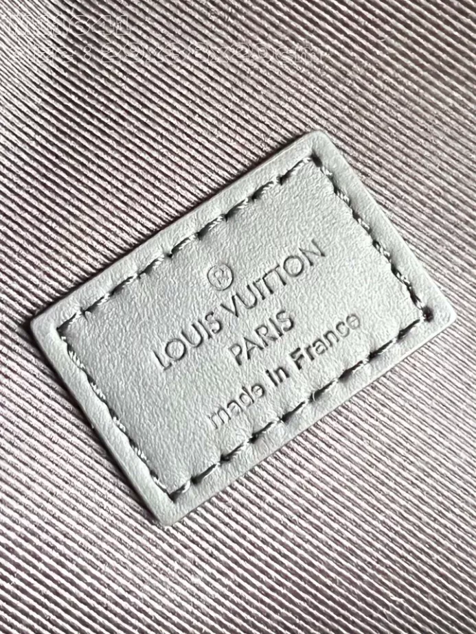 Discovery Backpack PM Turquoise Monogram Eclipse Reverse Canvas – LW161