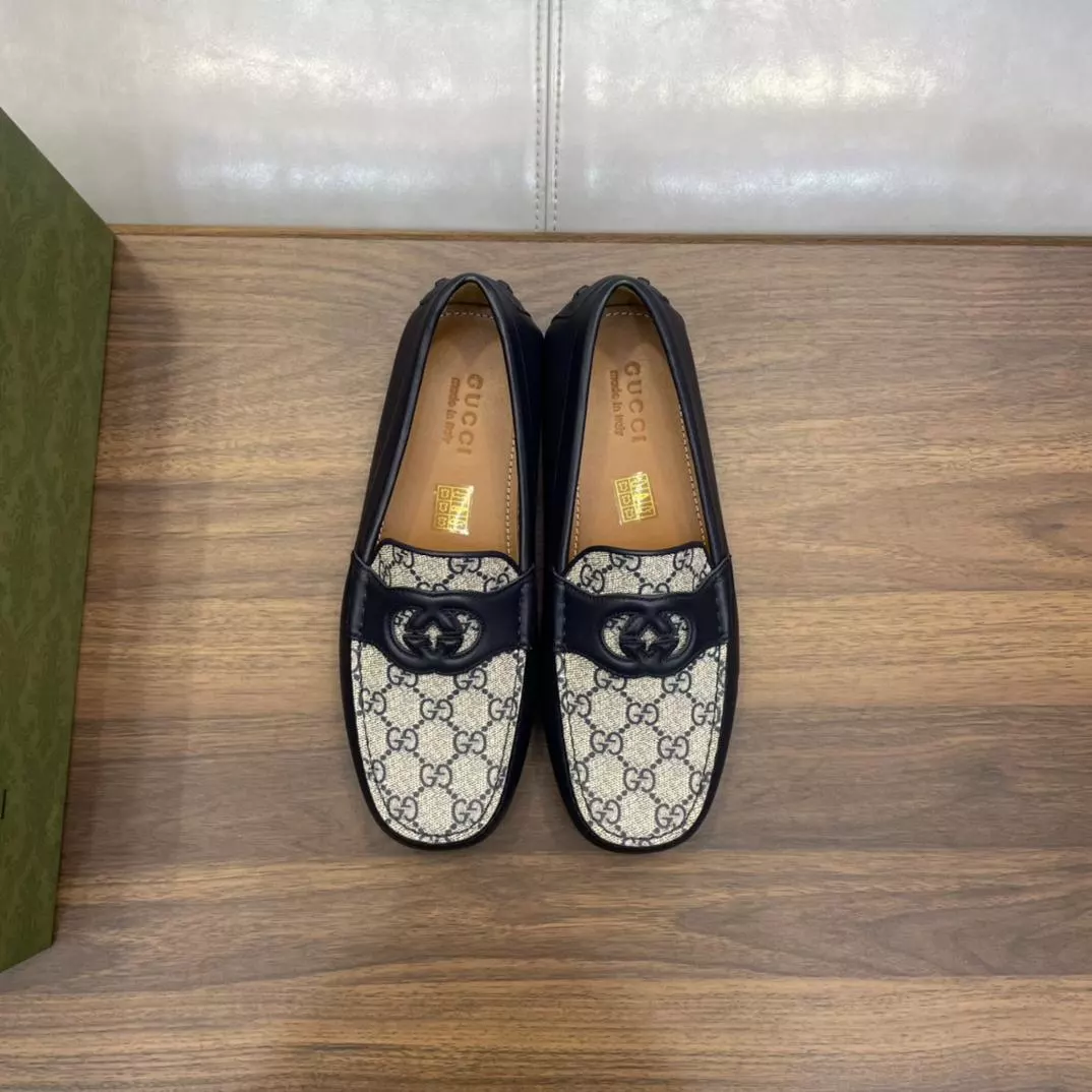 MEN’S INTERLOCKING G DRIVER BLUE LEATHER – GL108