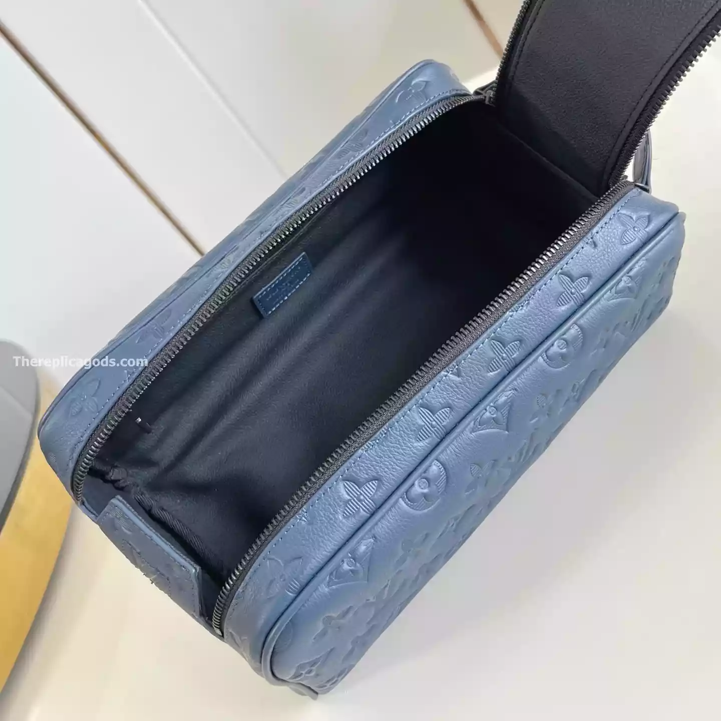 DOPP KIT NAVY BLUE MONOGRAM SHADOW – LW303