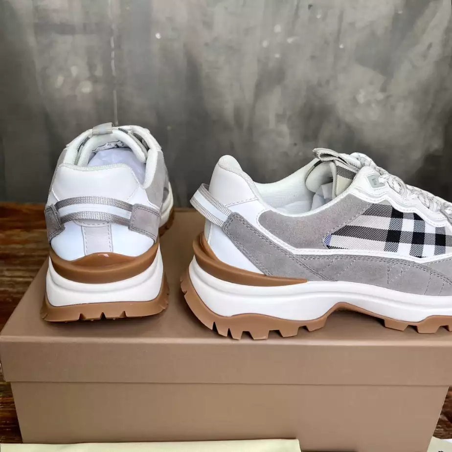 BURBERRY SNEAKERS – BBR107