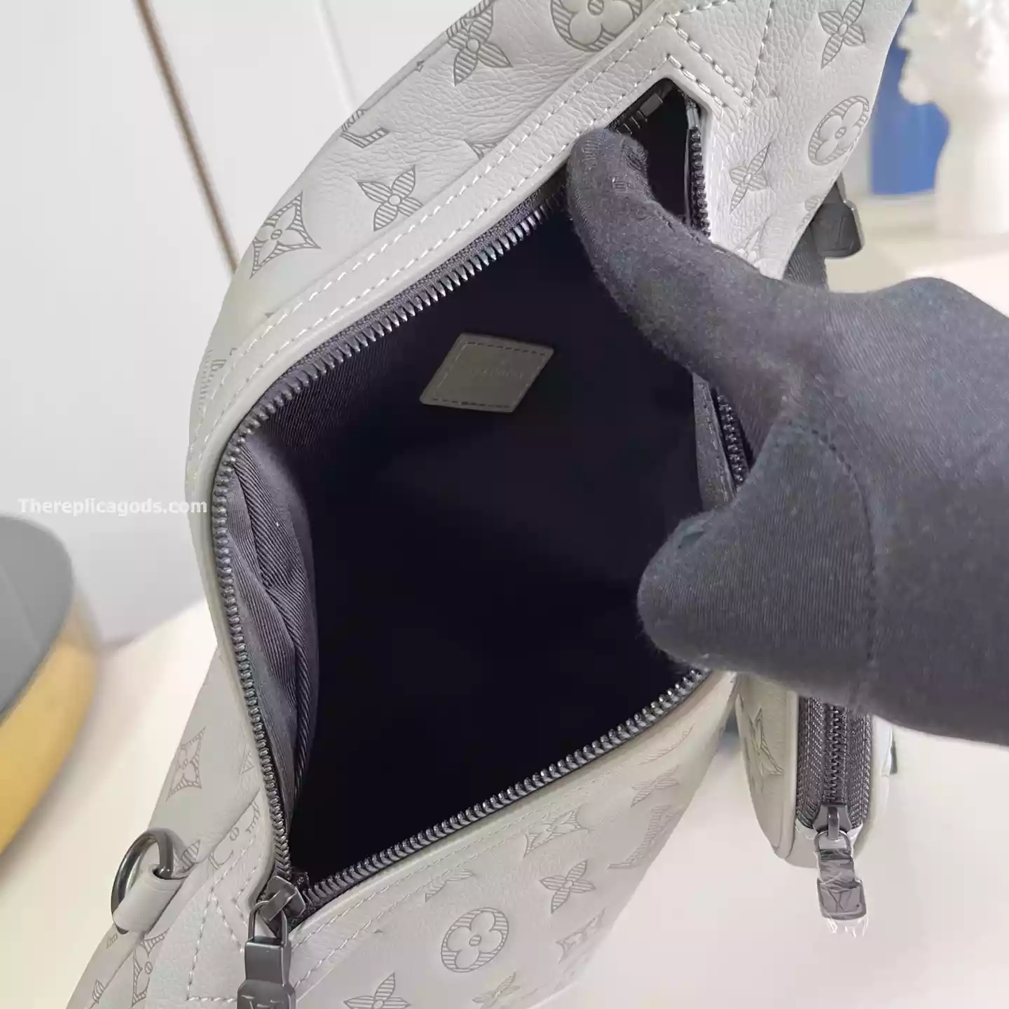 DUO SLINGBAG SAND MONOGRAM SHADOW – LW299