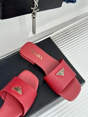 PRADA WOMEN’S SLIDES IN RED SAFFIANO LEATHER – PSD064