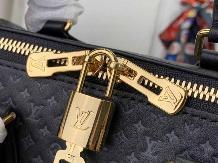 LOUIS VUITTON SPEEDY BANDOULIERE 20 – LW090
