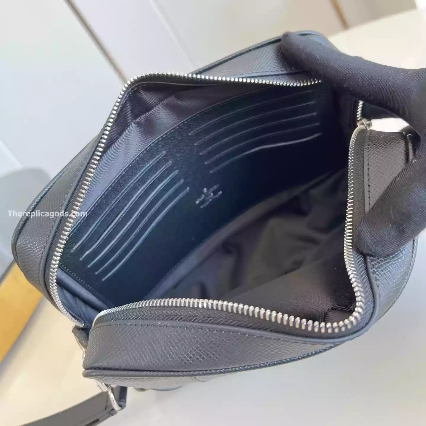 POCHETTE KASAI BAG IN BLACK – LW315