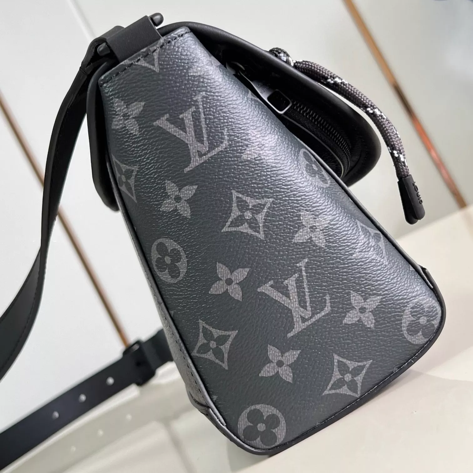 PULSE MESSENGER BAG MONOGRAM ECLIPSE CANVAS M12681 – LW426