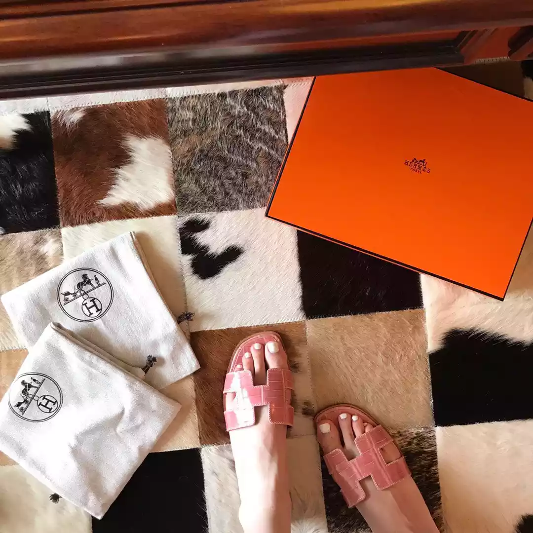 HERMES ORAN SLIDE SANDALS IN PINK SHINY NILOTICUS CROCODILE SKIN – HMSD053
