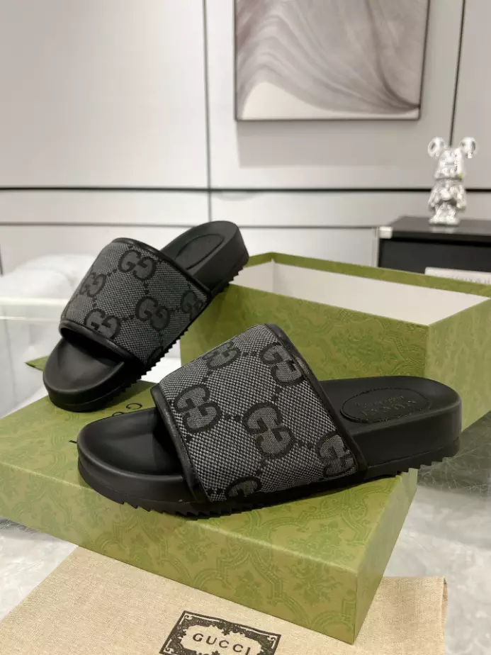GUCCI MEN’S SLIDE SANDAL – GSL064
