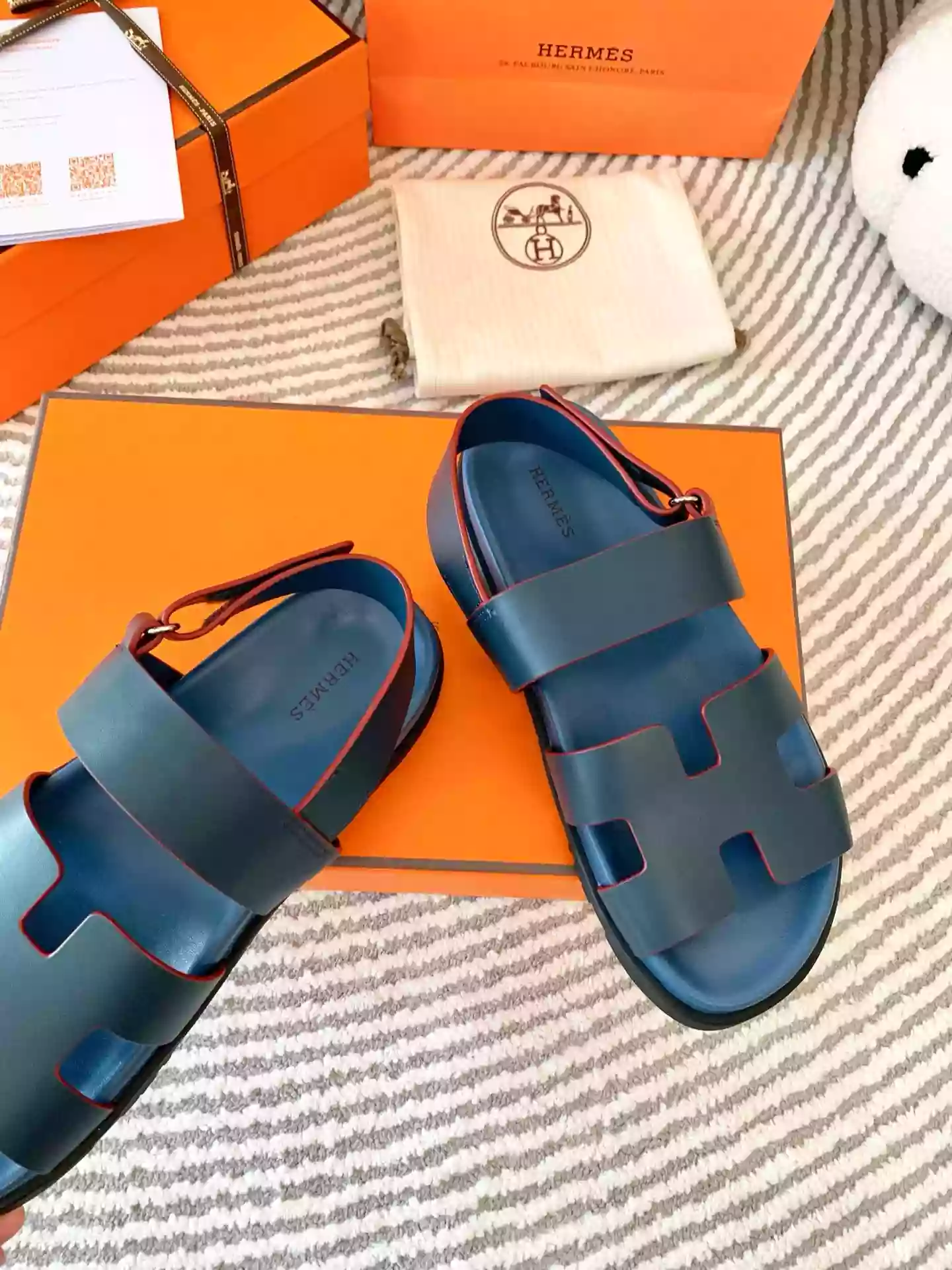 HERMES MEN’S GENIUS SANDALS IN BLUE CALFSKIN – HMSD004
