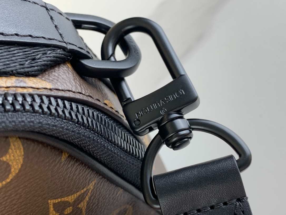 Louis Vuitton Quest Messenger Black Hardware Bag – LW133