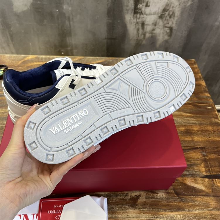 VALENTINO FREEDOTS LOW-TOP SNEAKER IN CALFSKIN – VN006