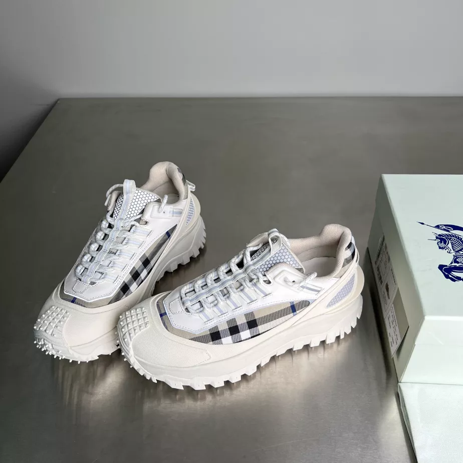 BURBERRY SNEAKERS – BBR051