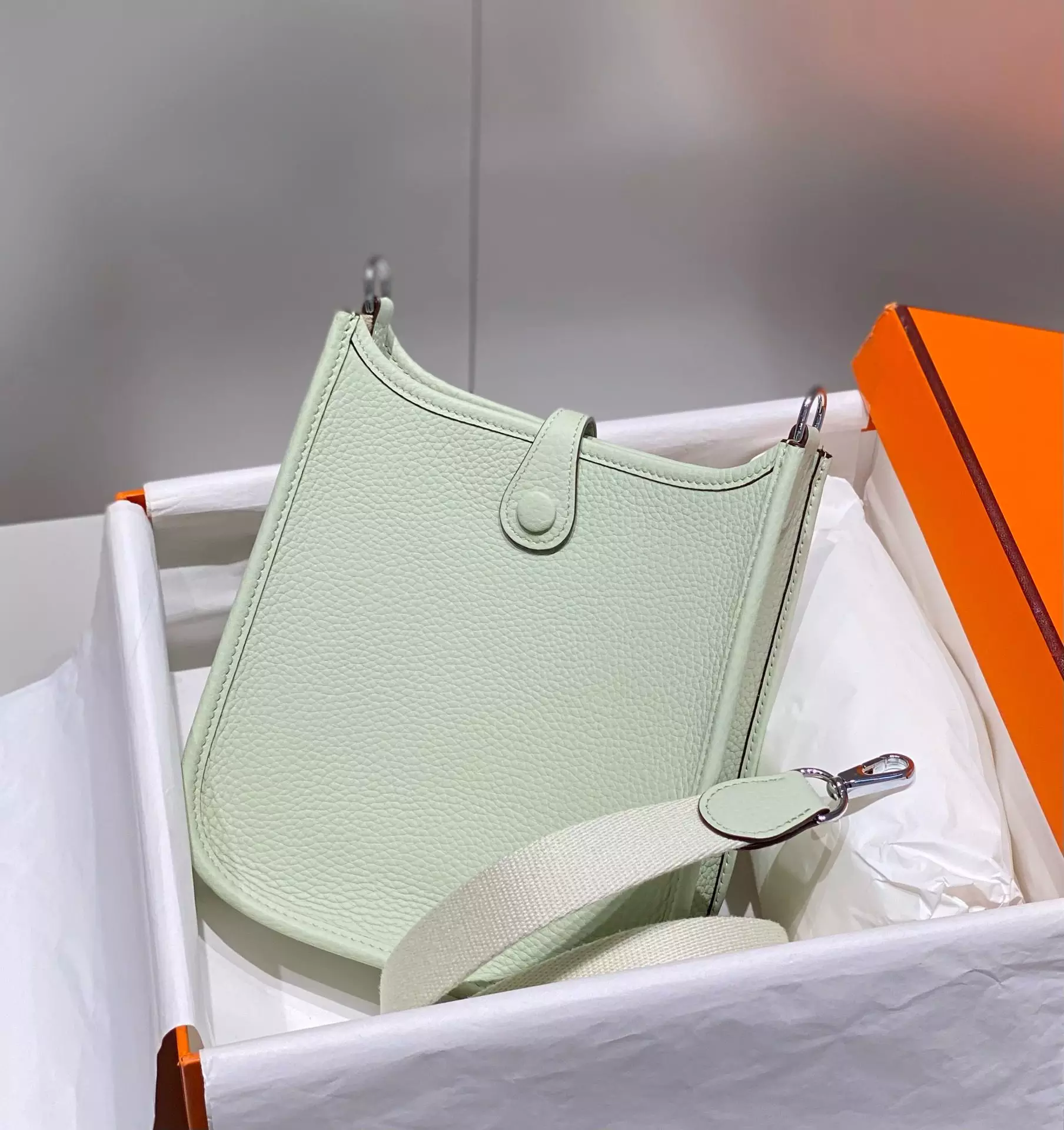 Hermes Evelyne III TPM Bag In Vert Fizz Clemence Leather – HW044