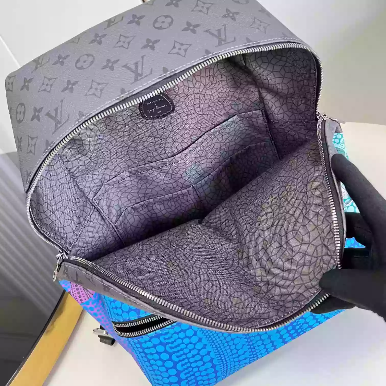 X YAYOI KUSAMA DISCOVERY BAG MONOGRAM ECLIPSE M46440 – LW340