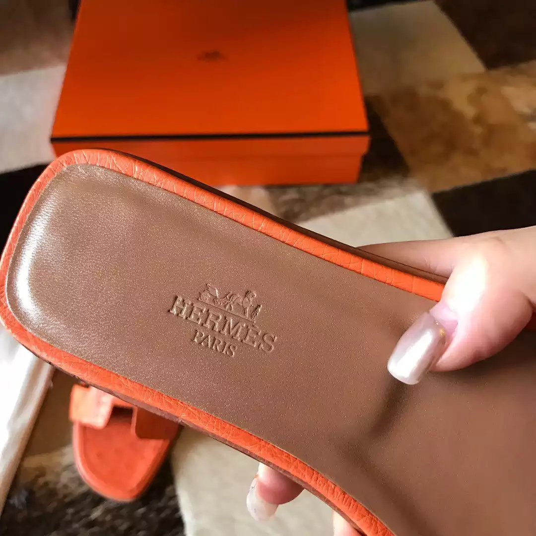 HERMES ORAN SLIDE SANDALS IN ORANGE OSTRICH LEATHER – HMSD067